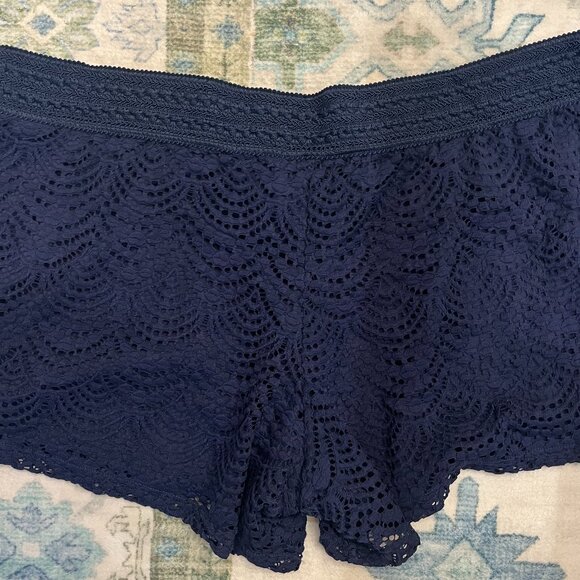 Lily Pulitzer Women's Claudette Scalloped Shell Lace Shorts-Navy Size XL - Picture 4 of 6
